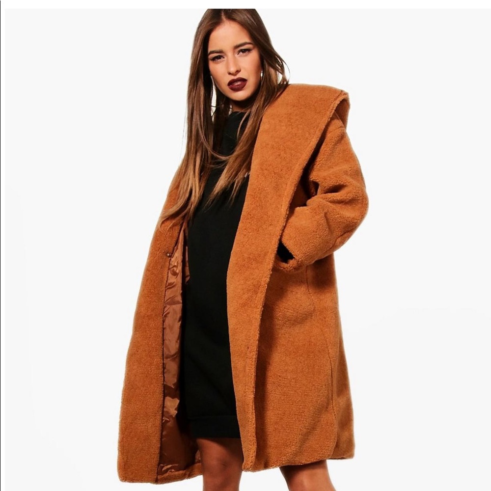 Brand new Boohoo petite teddy coat size 4